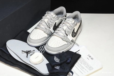 LOW DR JORDAN X AIR 1 553668-998 1218